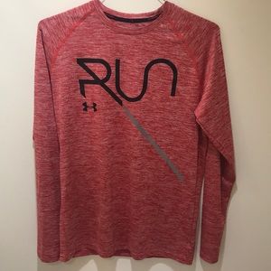 Fitted underarmour reflective long sleeve.